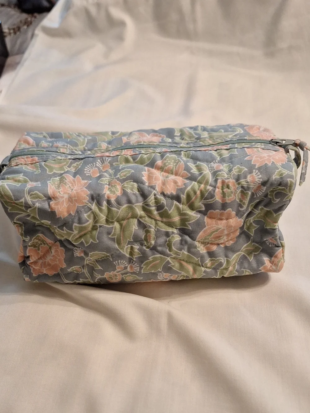 Avon Victorian Rose Traveler Bag- VINTAGE